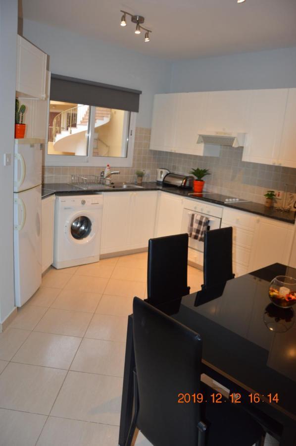 Luxury Apartment Paphos Ngoại thất bức ảnh
